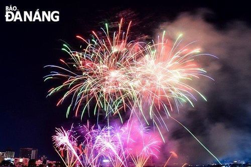 Màn trình diễn 'Cực quang' của đội pháo hoa Canada