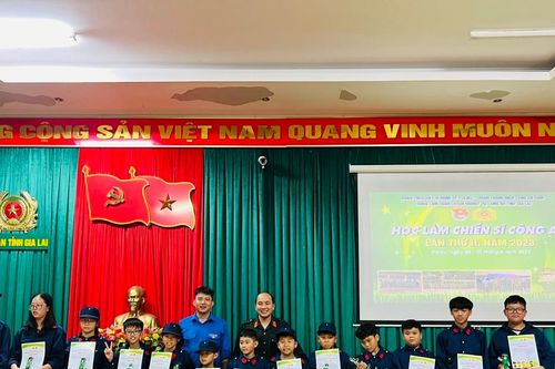 Gia Lai: Bế mạc chương trình 'Học làm chiến sĩ công an'