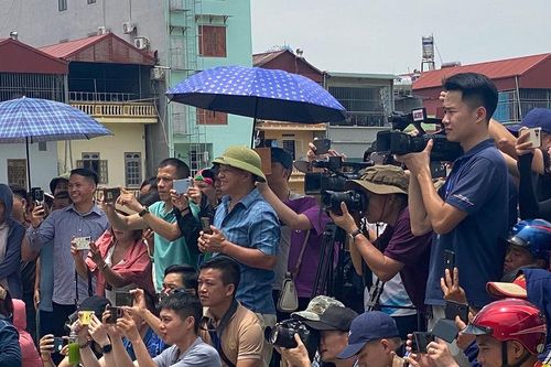 Xem các YouTuber, TikToker 'bản địa' tác nghiệp trực tiếp giải đua ngựa Bắc Hà