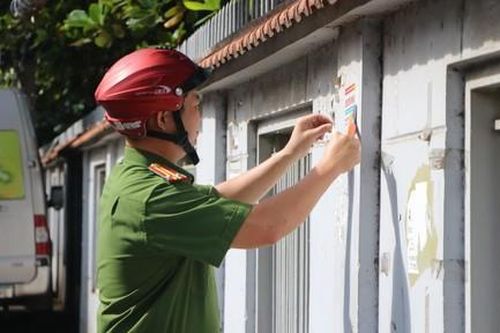 TPHCM: Tiếp tục đẩy mạnh tẩy xóa quảng cáo 'tín dụng đen' nơi công cộng
