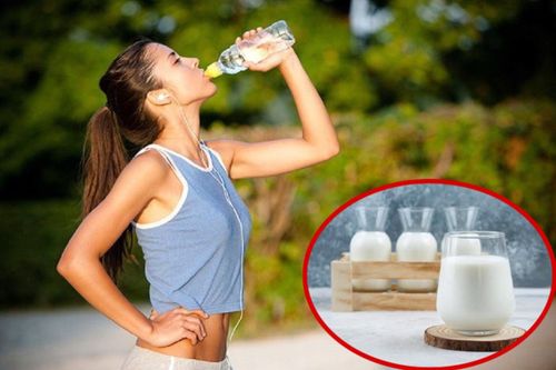 Có nên uống sữa trước khi chạy bộ?