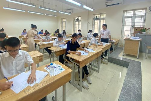Hà Nội: Hai thí sinh vi phạm quy chế trong buổi thi ngữ văn