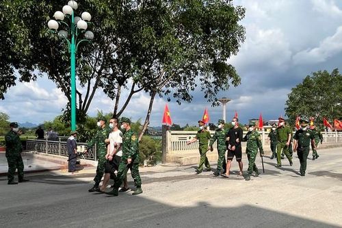 Bắt giữ 2 kẻ dùng kiếm chém bạn nhậu tử vong