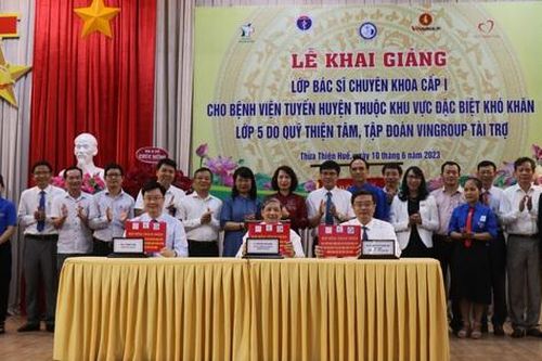 Dự án 585 - Bộ Y tế: Cung cấp nguồn nhân lực trình độ cao, đáp ứng nhu cầu chăm sóc sức khỏe cho nhân dân vùng khó khăn