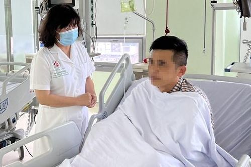 Cẩn trọng khi ngủ trong ô tô tránh nóng