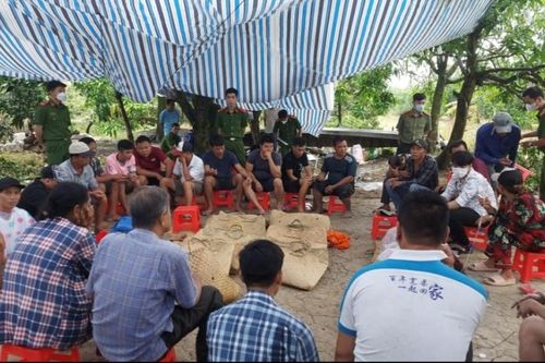 60 cán bộ chiến sĩ vây bắt tụ điểm cờ bạc
