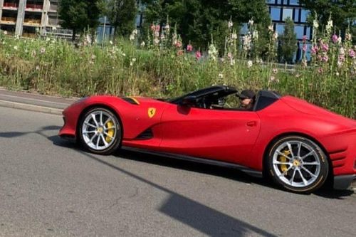 Ibrahimovic cầm lái siêu xe Ferrari 812 Competizione A