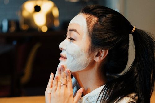 Nên mua sữa rửa mặt loại nào cho mùa hè nắng nóng