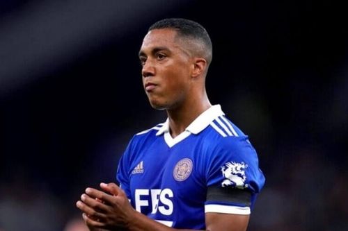 Aston Villa 'hút máu' Leicester