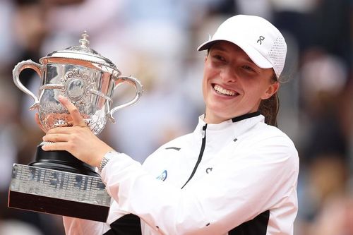 Thắng nghẹt thở Muchova, Swiatek xứng danh nữ hoàng Roland Garros