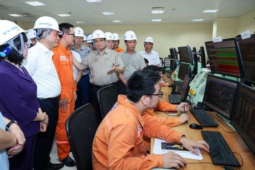 Thủ tướng kiểm tra tình hình sản xuất, cung ứng điện, than tại Quảng Ninh