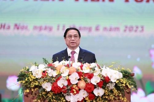 Thủ tướng: 'Càng khó khăn thì càng phải thi đua'
