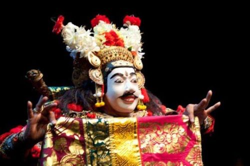 Kết nối các vị thần qua… mặt nạ