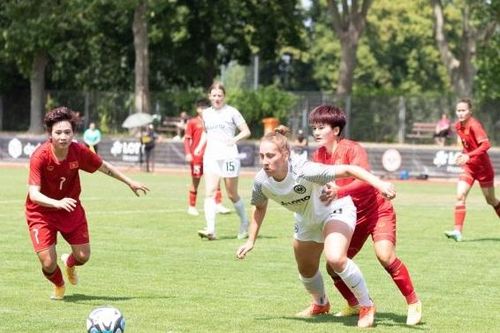 Tuyển nữ Việt Nam đánh bại CLB Eintracht Frankfurt