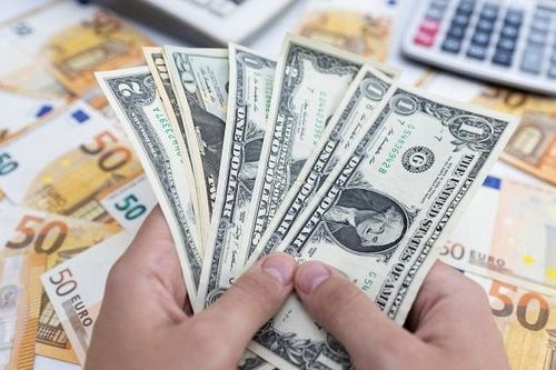Giám đốc ngân hàng Nga: Vị thế của đồng USD đang mờ nhạt