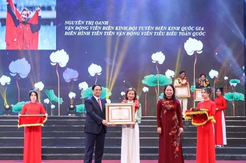 Gắn công tác thi đua, khen thưởng với thực hiện 6 nhiệm vụ trọng tâm, 3 đột phá chiến lược