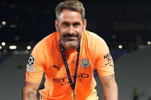 Thủ thành dự bị làm được điều kỳ thú nhờ chức vô địch cùng Man City