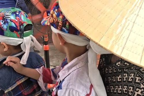 Xót thương hai đứa trẻ mồ côi sau cơn cuồng ghen của người cha