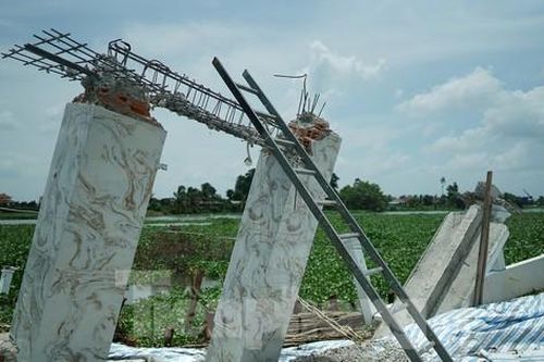 Long An yêu cầu sơ tán khẩn cấp người khỏi khu vực sạt lở nguy hiểm