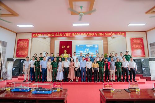 Chung tay thực hiện Chương trình ' Xanh hóa Trường sa'