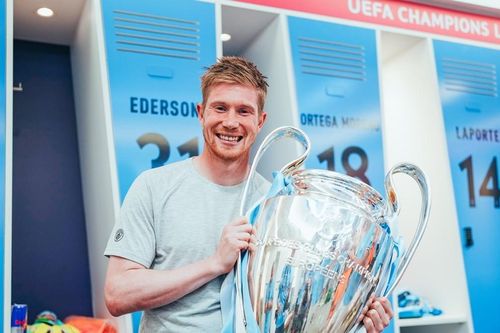 Dàn sao Man City quẩy tưng bừng trong phòng thay đồ