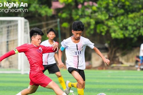 Thắng đậm đà Thiếu niên Quế Phong 5-1, Thiếu niên Hoàng Mai rộng cửa vào Bán kết