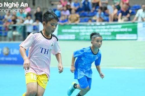 Nhi đồng Nam Đàn giành chiến thắng trước Nhi đồng Tương Dương trong thế trận đôi công hấp dẫn