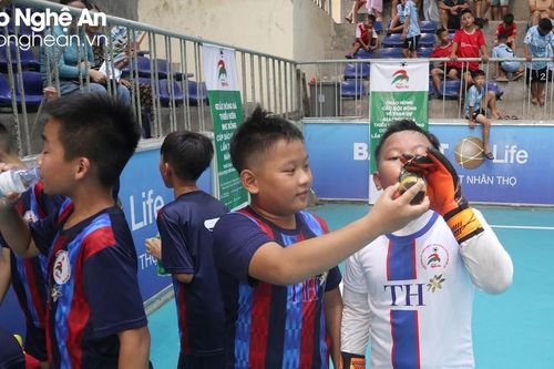 Bên lề sân cỏ: Tài - Lộc 'song kiếm hợp bích'