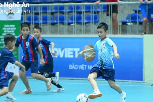 Nhi đồng Yên Thành vươn lên nhì bảng 'tử thần' sau khi trút cơn mưa bàn thắng vào lưới Nhi đồng Quế Phong