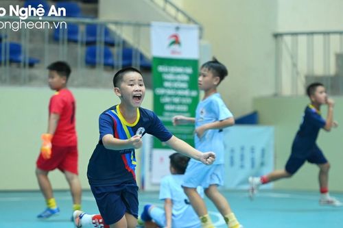 Nhi đồng Quỳnh Lưu giành chiến thắng đầy kịch tính trước Nhi đồng Nghi Lộc