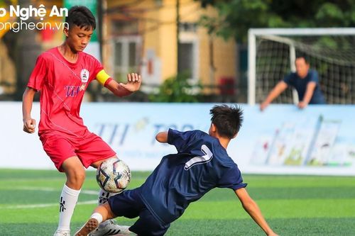 Đội Thiếu niên thành phố Vinh giành chiến thắng trước Đội Thiếu niên Cửa Lò với tỷ số 4-0