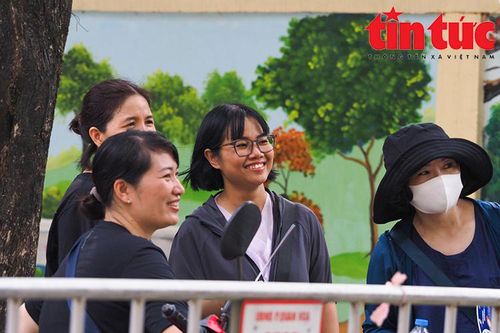 Nữ Trung tá tham gia lực lượng gìn giữ hòa bình bay từ Trung Phi về cùng con thi vào lớp 10