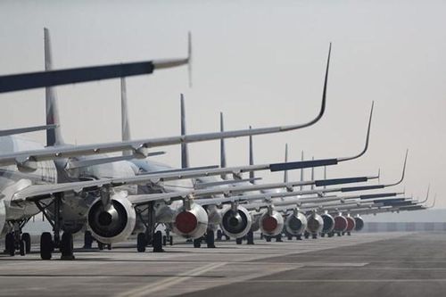 Giá vé máy bay sẽ vẫn cao dù giá dầu giảm