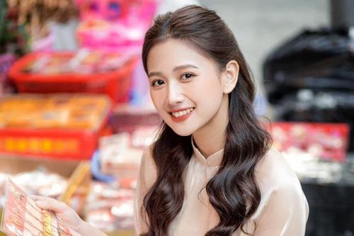 Hoa khôi Học viện Ngân hàng làm MC VTV, dự định lấn sân kinh doanh