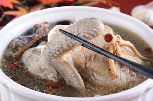 Bác sĩ lý giải sự thật '1 chim bồ câu bổ gấp 9 lần thịt gà'