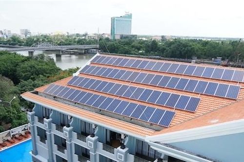 Khẩn trương hoàn thiện cơ chế cho điện mặt trời mái nhà tự sản, tự tiêu