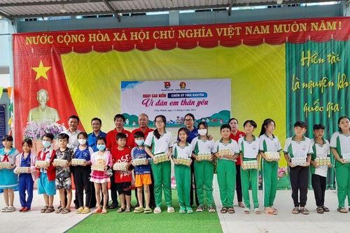 Sôi nổi các hoạt động hưởng ứng Ngày cao điểm 'Vì đàn em thân yêu'