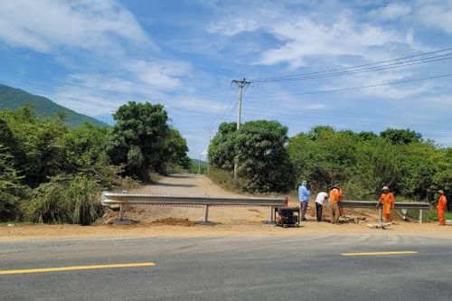 Đường vào mỏ vật liệu Hòn Hèo: Cần sớm thực hiện đấu nối vào Quốc lộ 26B