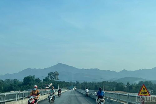 Thông xe cầu Việt Tiến nối đôi bờ sông Chảy