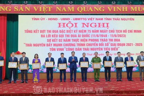 Gắn phong trào thi đua yêu nước với thực hiện nhiệm vụ chính trị và phát triển kinh tế - xã hội
