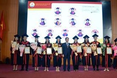 Trao bằng tốt nghiệp cho 543 sinh viên Trường đại học Luật