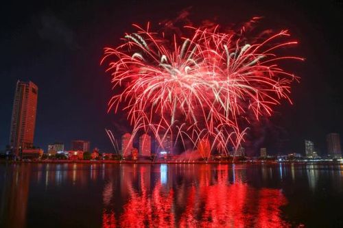 Vũ điệu sắc màu tình yêu trong đêm thứ hai Lễ hội Pháo hoa Quốc tế Đà Nẵng