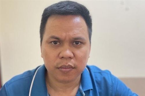 Dựng chuyện bị bệnh gan, kiểm sát viên gặp vợ can phạm 'ăn' 100 triệu đồng