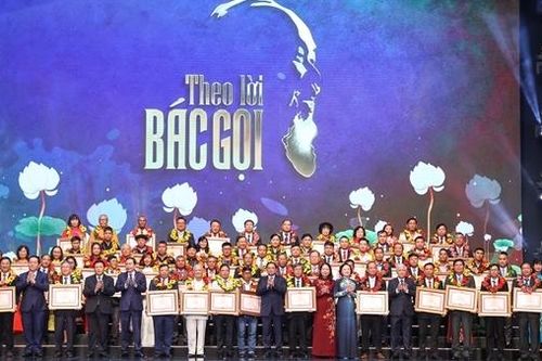 Tôn vinh những điển hình tỏa sáng tinh thần yêu nước, thầm lặng cống hiến
