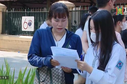 Kết thúc ngày thi đầu tiên vào lớp 10 ở Hà Nội