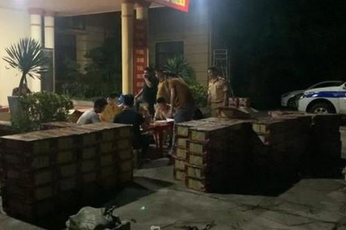 Phát hiện hơn 1 tấn pháo lậu được cất giấu trong bao tải nông sản