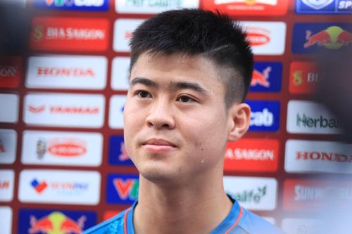 Duy Mạnh: Chúng tôi đang cố gắng trau dồi để hiểu hết ý đồ của HLV Troussier