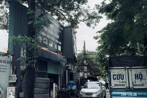 Quận Bắc Từ Liêm: Đủ kiểu lấn chiếm vỉa hè tuyến đường Phạm Văn Đồng