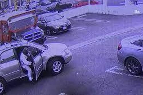 Khoảnh khắc tội phạm dùng súng cướp xe bọc thép ở Mỹ