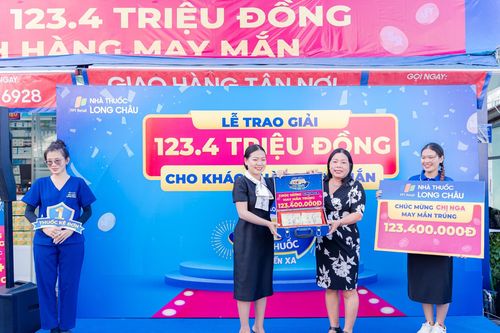 Mua sắm tại FPT Long Châu, nữ khách hàng trúng 123,4 triệu đồng
